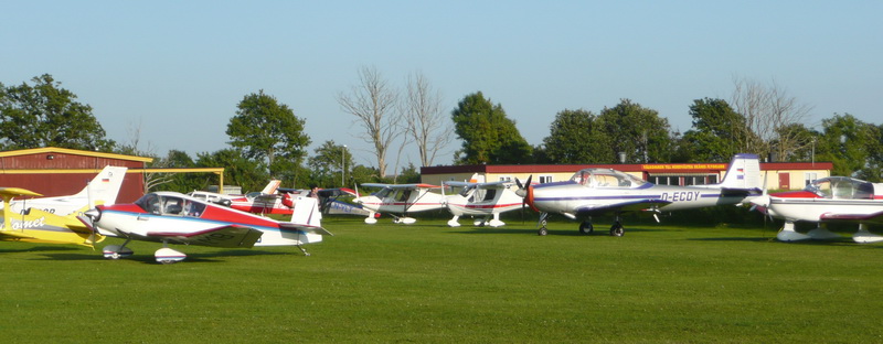 Line-up of a previous PocketFMS fly-in.